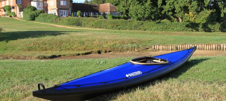 Kayak pliant Narak 460 sur la terre ferme