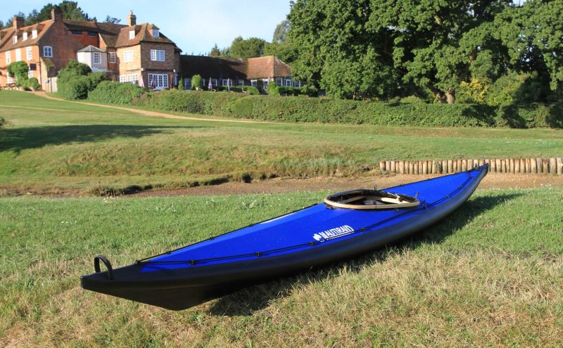 Kayak pliant Narak 460 sur la terre ferme