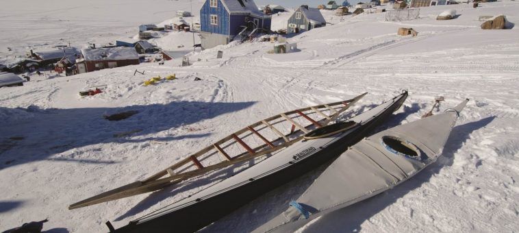 Kayak pliant Nautiraid Narak 550 sur la neige démonté